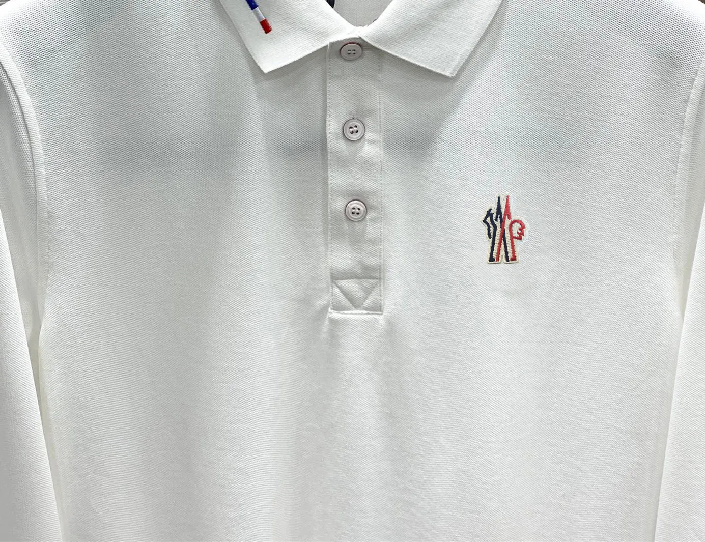 MONCLER/ Polo 。 T . . ! Piquet , “ ”。 . , , logo ， ， ， ， ， ， 。 Black/White/ Size：M~3XL